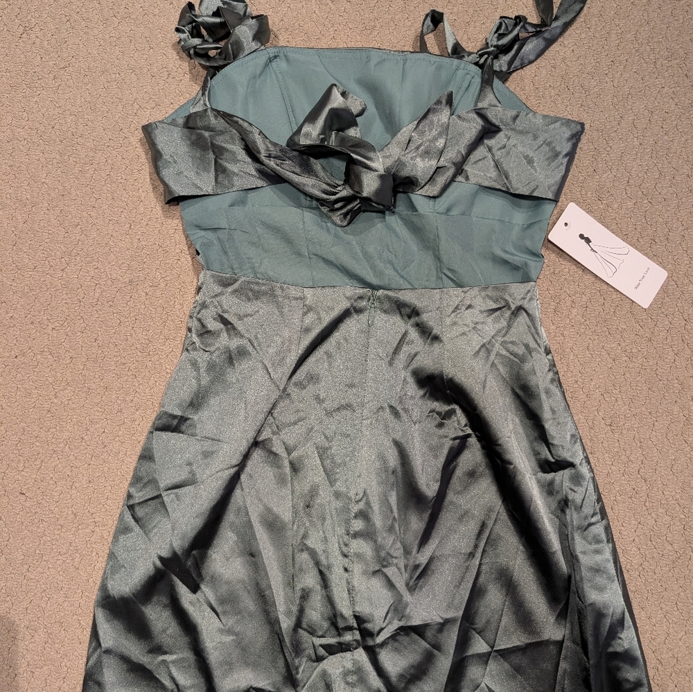 Water Your Love Green Satin Dress NWT Women's Size 6 - Picture 3 of 3
